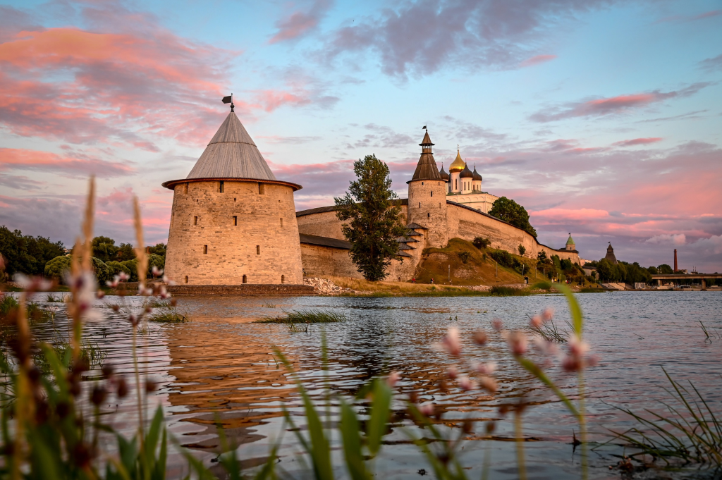 Олег Рыбаков.png